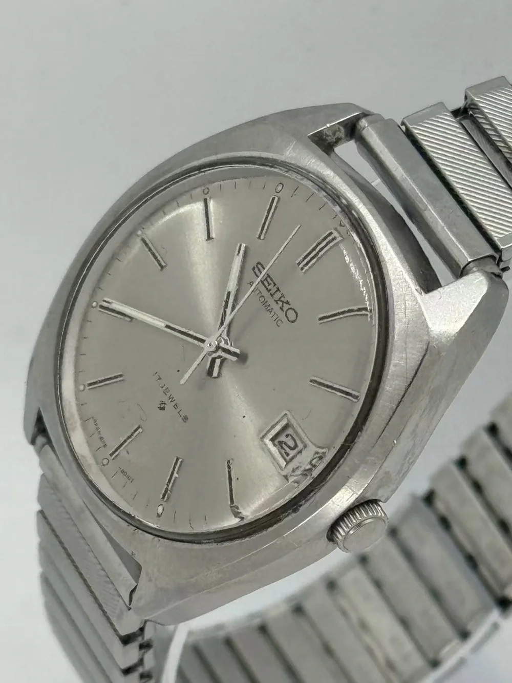 Vintage Seiko Men’s Automatic 17 Jewels Date 36mm Silver Dial Stretch Band Runs